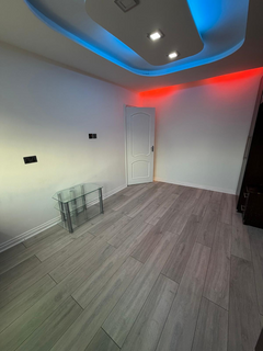 4 bedroom semi-detached house to rent, Parry Green South, Slough SL3