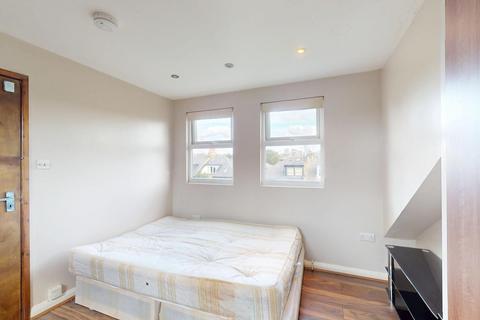 Studio to rent, Finsbury Park, London N4