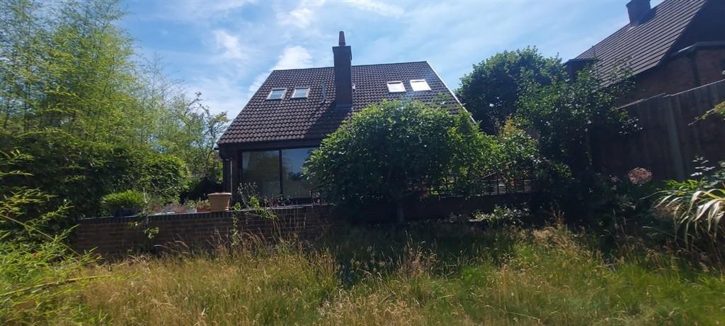 Detached house exterior, garden