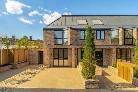 Winston Close, Raynes Park SW20