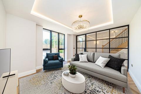Winston Close, Raynes Park SW20