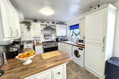 3 bedroom semi-detached house for sale, Bodelwyddan Avenue, Kinmel Bay, LL18