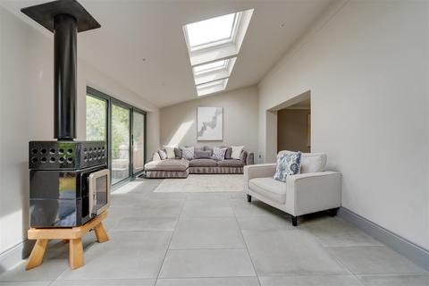 5 bedroom detached house for sale, Holmsley Lane, Leeds LS26