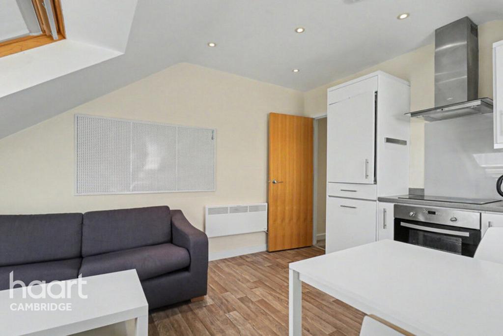 Apartment in Cambridge, Trumpington - View 2