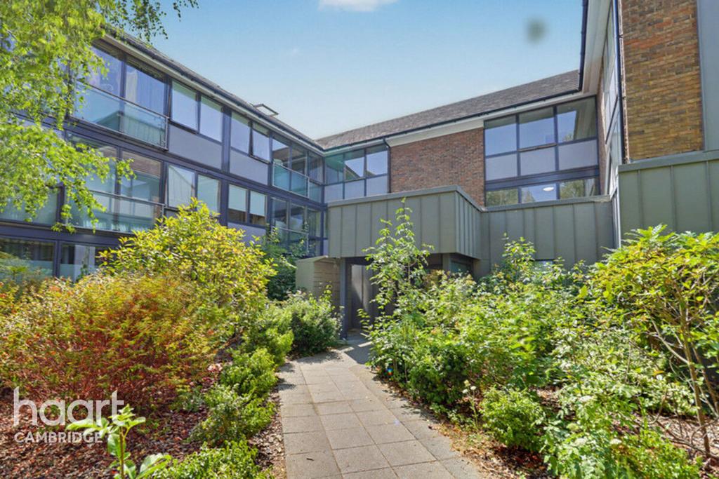Apartment in Cambridge, Trumpington - View 4