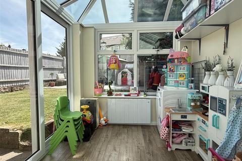 3 bedroom semi-detached house for sale, Ackleton Gardens, Bradmore, Wolverhampton
