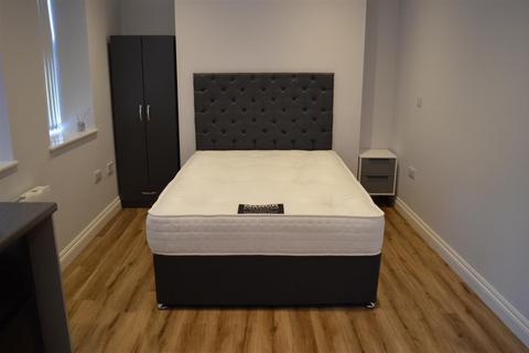 Studio to rent, Upper Brook Street, Manchester M13