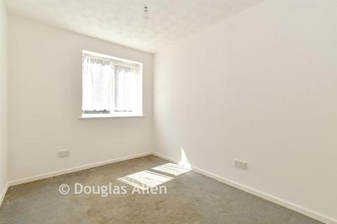 2 bedroom ground floor flat for sale, Lancaster Drive, Basildon SS16
