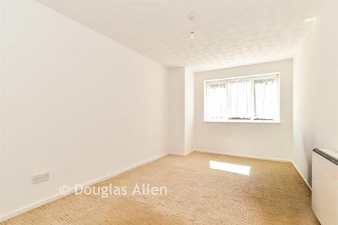 2 bedroom ground floor flat for sale, Lancaster Drive, Basildon SS16