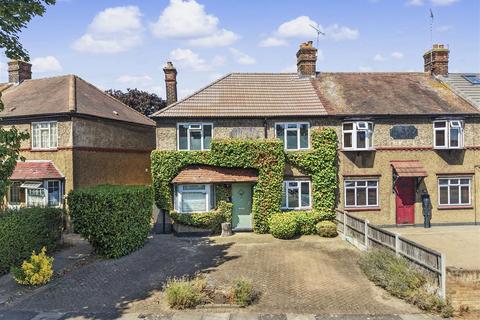 Carpenter Gardens, London, N21