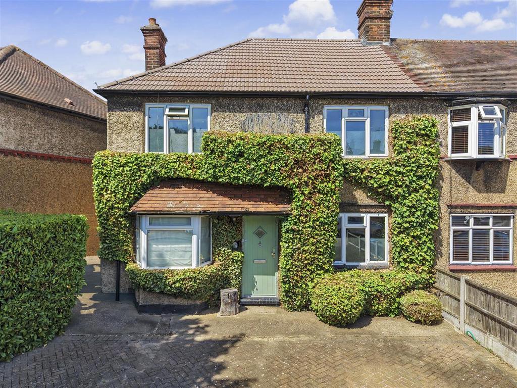 Detached house exterior, driveway