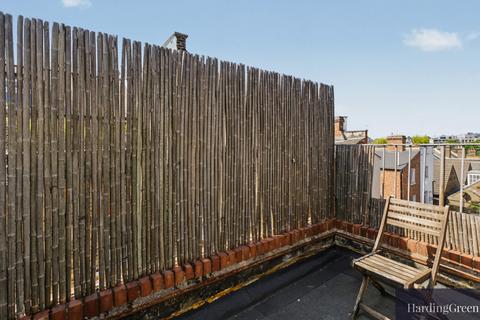 1 bedroom flat for sale, Dynham Road, West Hampstead, London NW6