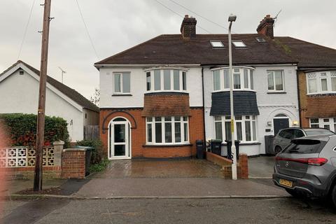 3 bedroom end of terrace house to rent, Lamorna Avenue, Gravesend, Kent