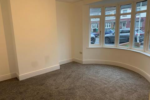 3 bedroom end of terrace house to rent, Lamorna Avenue, Gravesend, Kent