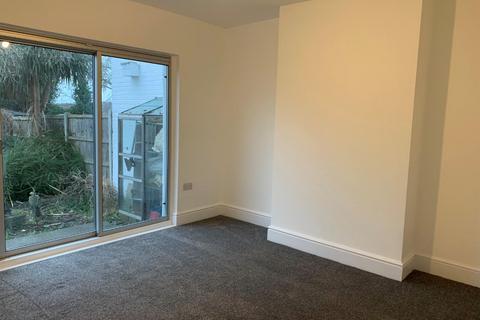 3 bedroom end of terrace house to rent, Lamorna Avenue, Gravesend, Kent