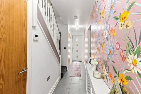 4 bedroom townhouse for sale, Beech Tree Mews, Batley