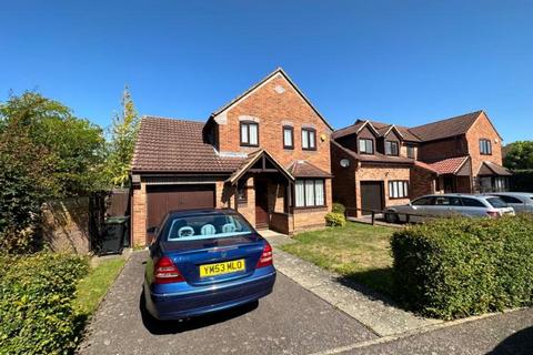 3 bedroom detached house to rent, Fleming Close, Biddenham, MK40
