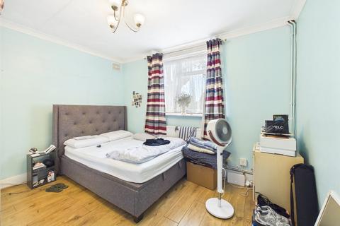 2 bedroom bungalow to rent, Linkfield Road, Middlesex