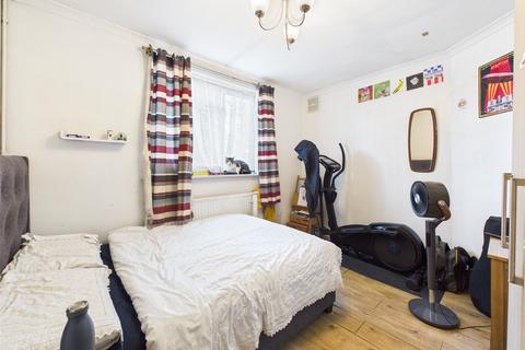 2 bedroom bungalow to rent, Linkfield Road, Middlesex