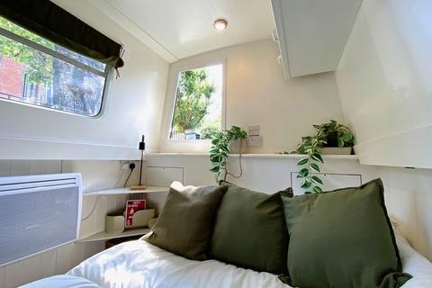 1 bedroom houseboat for sale, Maida Vale Avenue, Regent’s Canal, London W2