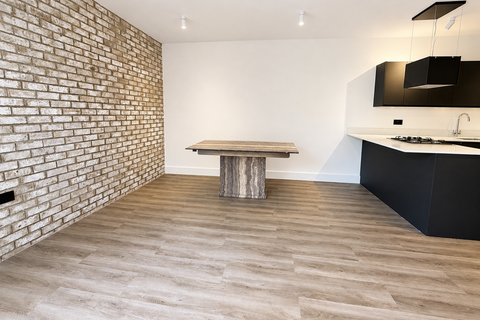 2 bedroom apartment to rent, Gingerbread Court (2), Michigan Avenue, E12