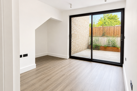2 bedroom apartment to rent, Gingerbread Court (2), Michigan Avenue, E12