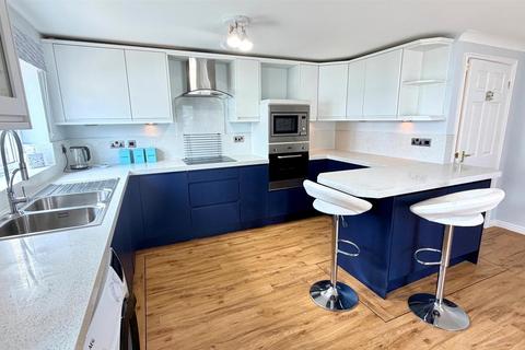 2 bedroom apartment for sale, Meirion Drive, Conwy