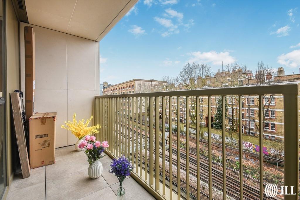 Apartment in London - More