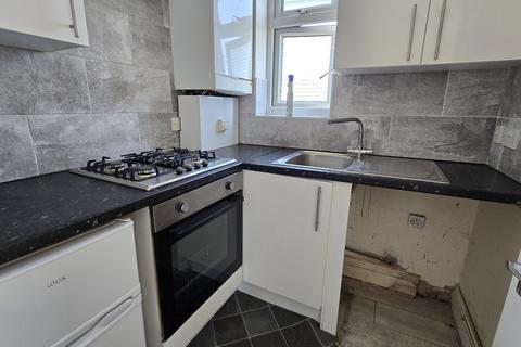 1 bedroom apartment to rent, Parkside Avenue, Romford, Essex, RM1