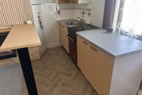 2 bedroom terraced house to rent, Moorbottom Road, Huddersfield, West Yorkshire, HD1