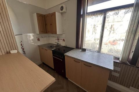 2 bedroom terraced house to rent, Moorbottom Road, Huddersfield, West Yorkshire, HD1