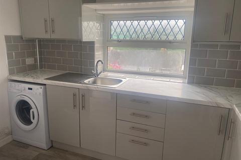 3 bedroom terraced house to rent, Bryn Crescent, Abertillery NP13