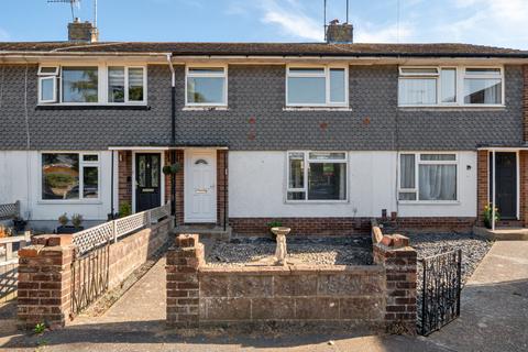 3 bedroom terraced house to rent, Cedar Avenue, West Sussex BN13