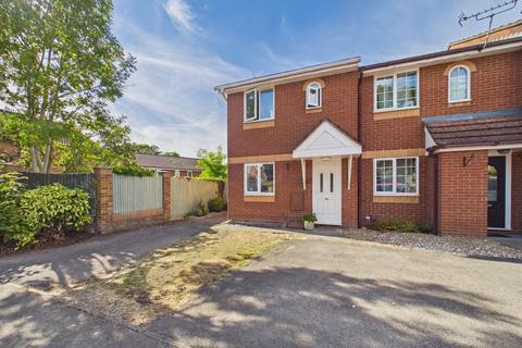 2 bedroom end of terrace house to rent, Walsh Avenue, Warfield, Berkshire, RG42