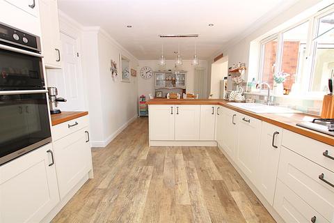4 bedroom detached house for sale, Battalion Drive, Wootton