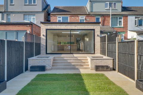 3 bedroom end of terrace house for sale, Stanley Avenue, Baffins