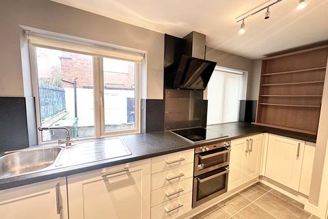 2 bedroom apartment to rent, Vivian Avenue, Nottingham, NG5