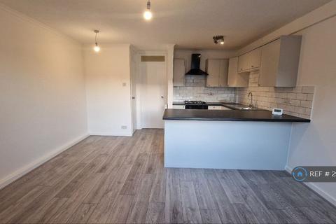 1 bedroom flat to rent, Columbine Way, Romford, RM3