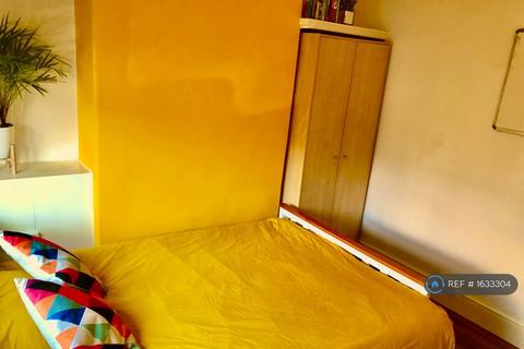 1 bedroom in a house share to rent, Queen Anne St, Stoke-On-Trent, ST4