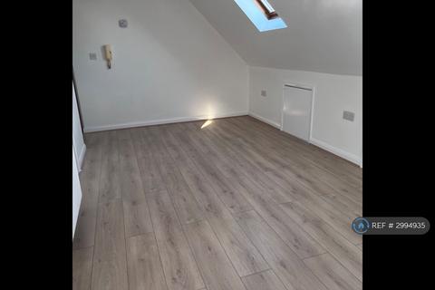 Studio to rent, Erelu Court, Romford, RM1
