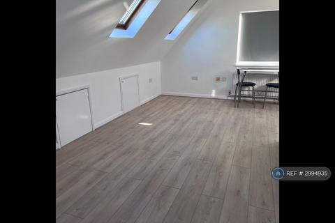 Studio to rent, Erelu Court, Romford, RM1