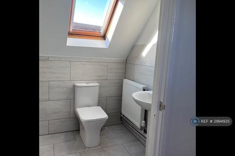 Studio to rent, Erelu Court, Romford, RM1