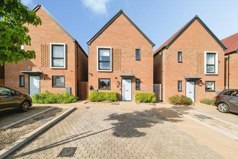 3 bedroom detached house for sale, Finlay Gardens, Hornchurch, RM12