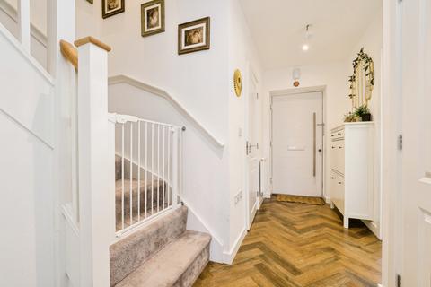3 bedroom detached house for sale, Finlay Gardens, Hornchurch, RM12