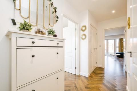 3 bedroom detached house for sale, Finlay Gardens, Hornchurch, RM12