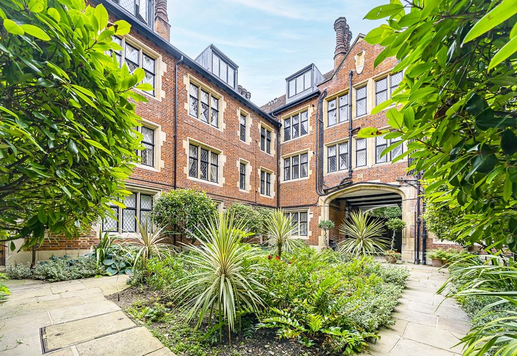 Apartment in London, Kensington - View 3