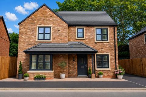 4 bedroom detached house for sale, Park Road, Little Lever, BL3