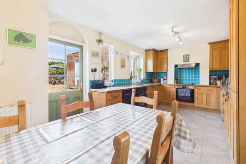 2 bedroom terraced house for sale, Brackley Road, Towcester, NN12