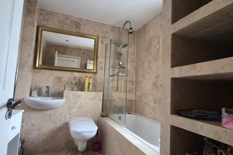 4 bedroom detached house to rent, Wells Close, Kempston, Bedford