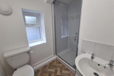 2 bedroom flat to rent, Hill Street, Lydney